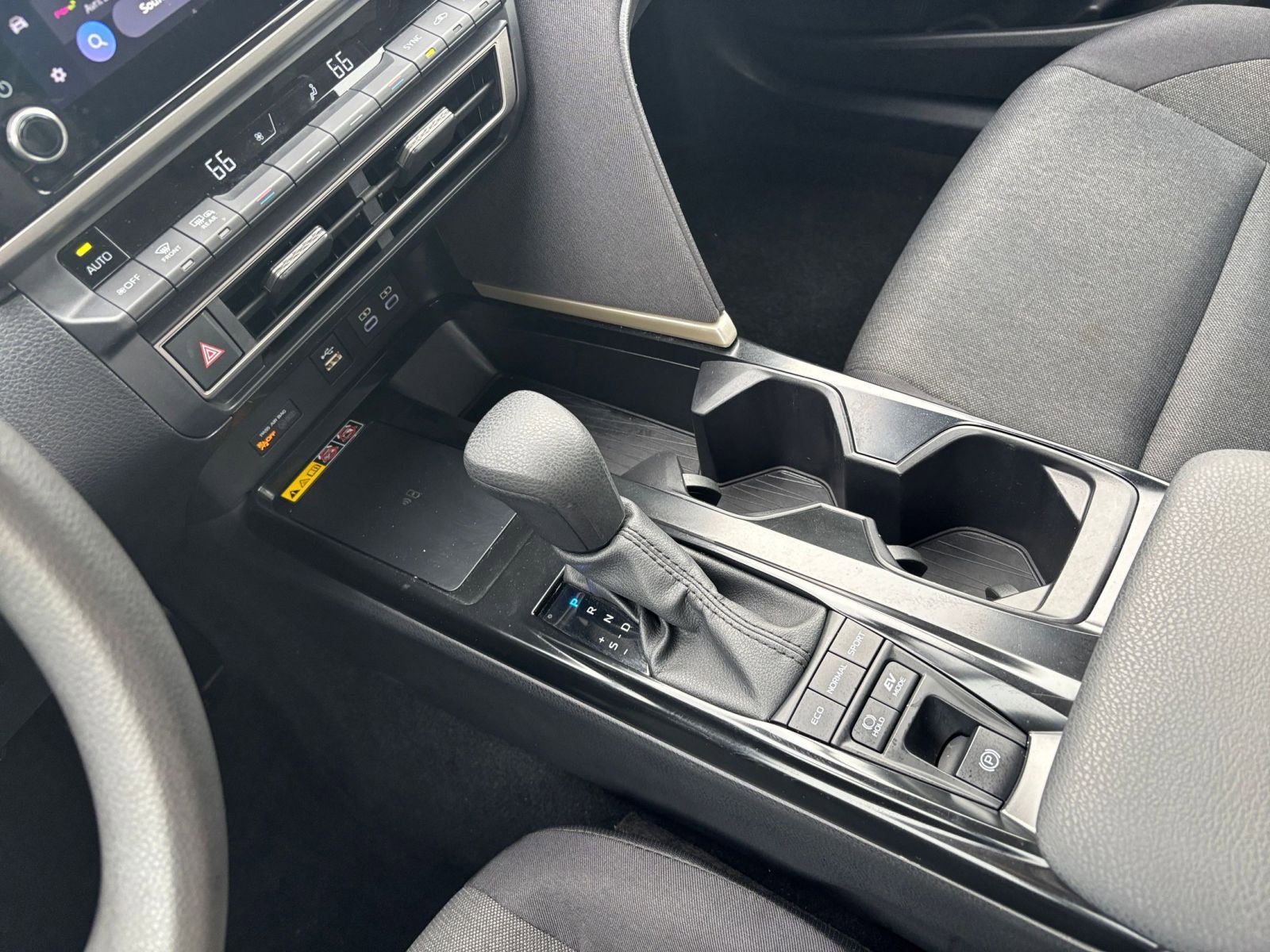 Used 2025 Toyota Camry LE image 40