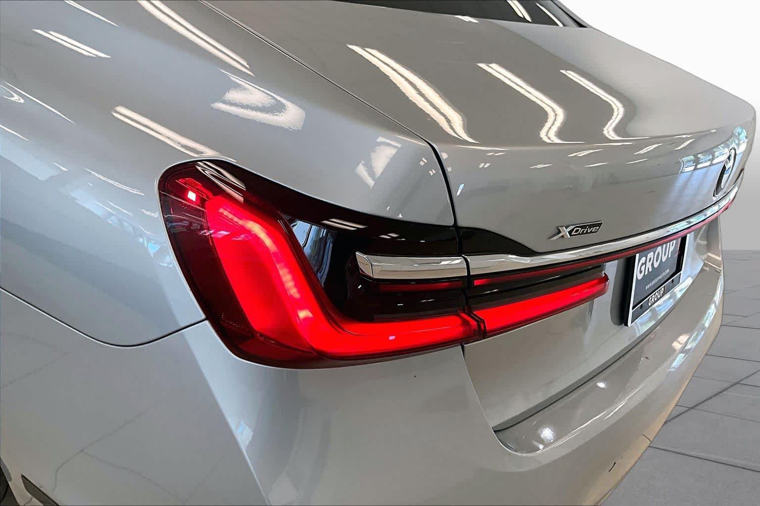 Used 2020 BMW 750i xDrive w/ M Sport Package AWD/4WD image 26