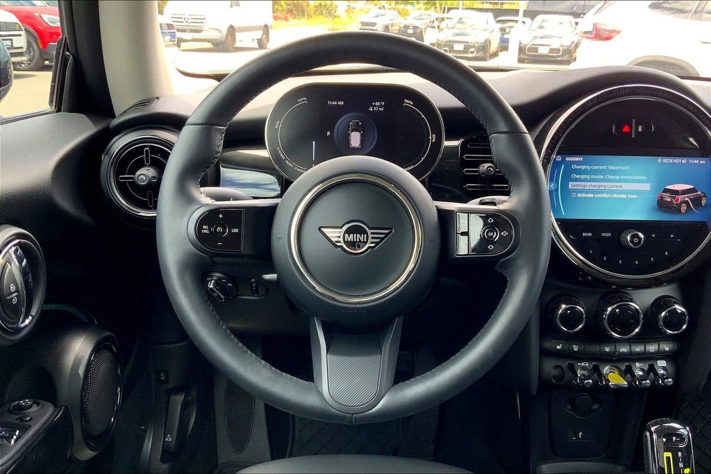 Certified 2024 MINI Cooper SE image 6