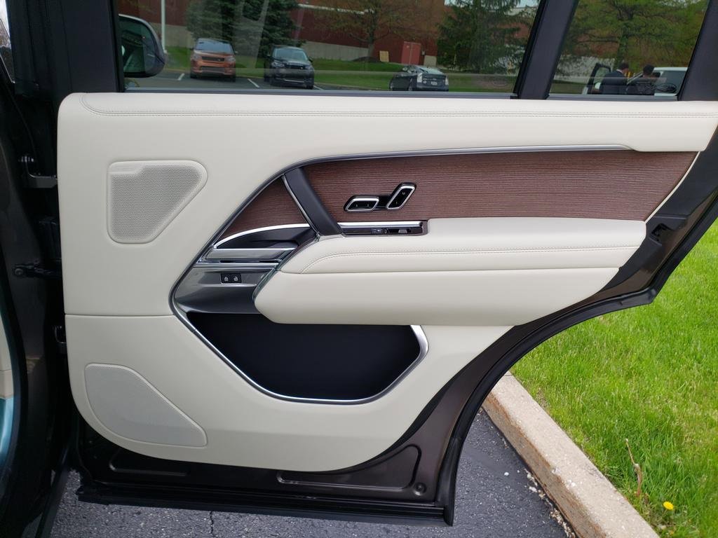 New 2025 Land Rover Range Rover Long Wheelbase SE image 16