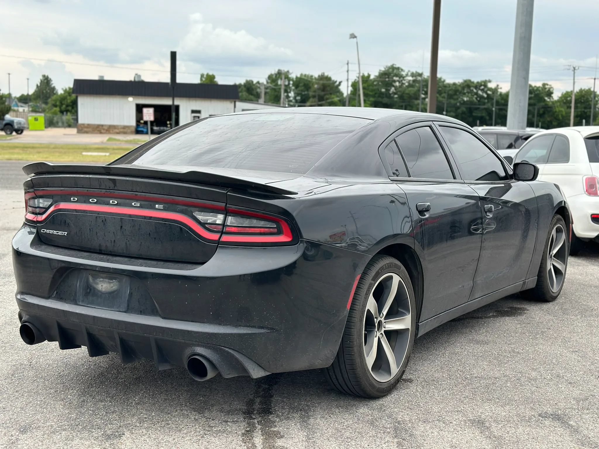 Used 2017 Dodge Charger SE RWD image 6