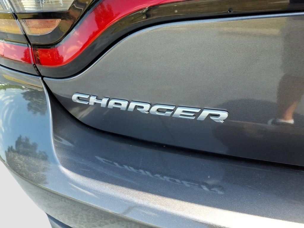 Used 2018 Dodge Charger SXT RWD image 9