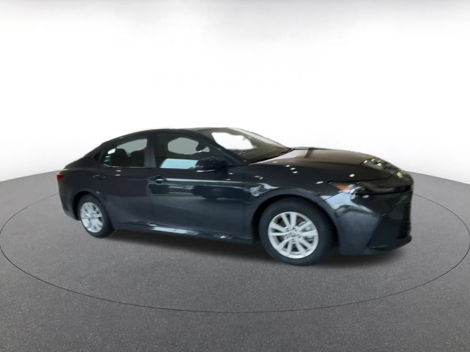 Used 2025 Toyota Camry LE image 2