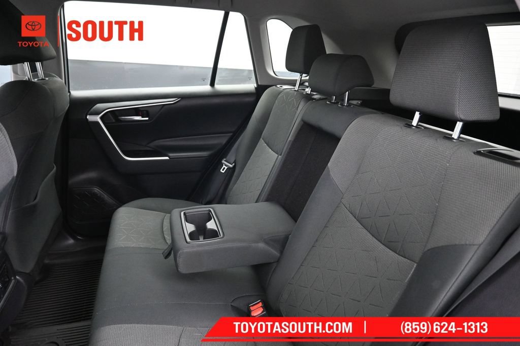Used 2021 Toyota RAV4 XLE AWD/4WD image 18