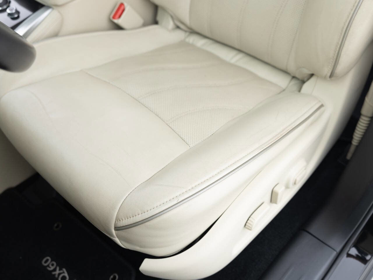 Used 2019 INFINITI QX60 Luxe w/ Essential Package image 21