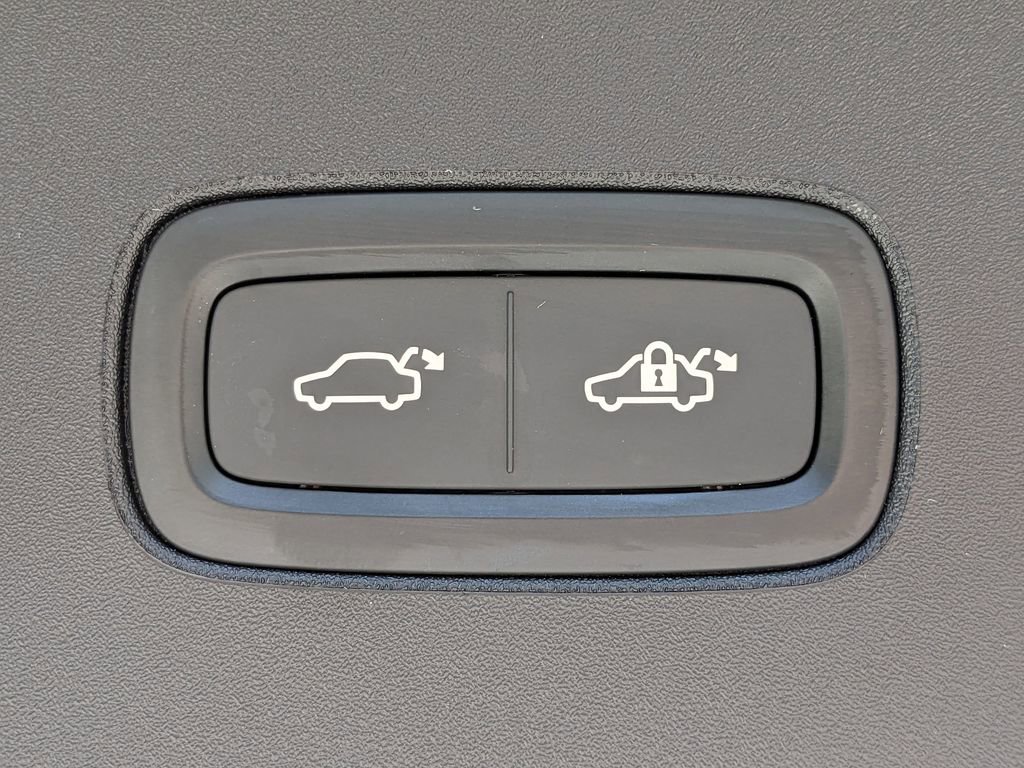 New 2025 Volvo EX90 Plus image 14