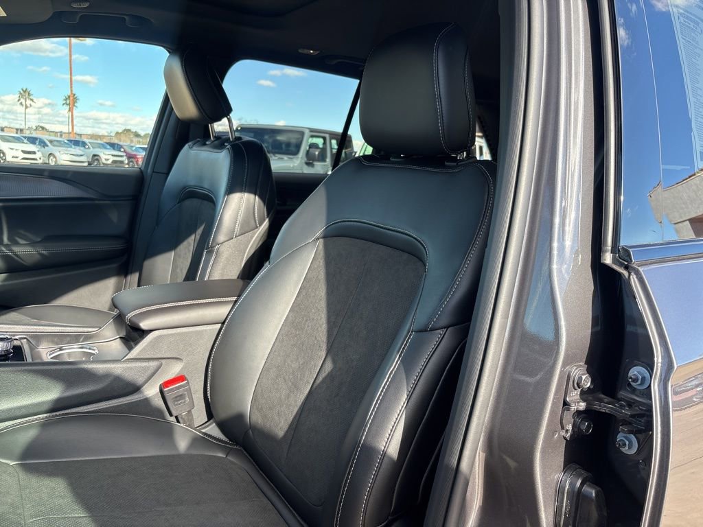 New 2025 Jeep Grand Cherokee Altitude image 14