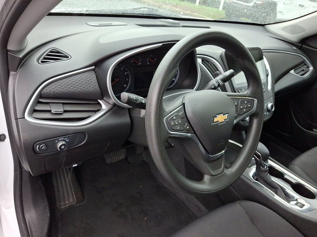 Used 2025 Chevrolet Malibu LT image 24