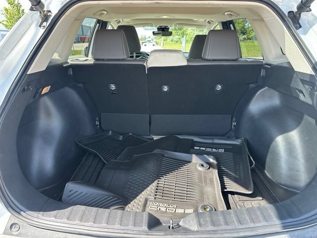 Used 2022 Toyota Corolla Cross XLE w/ Convenience Package FWD image 10