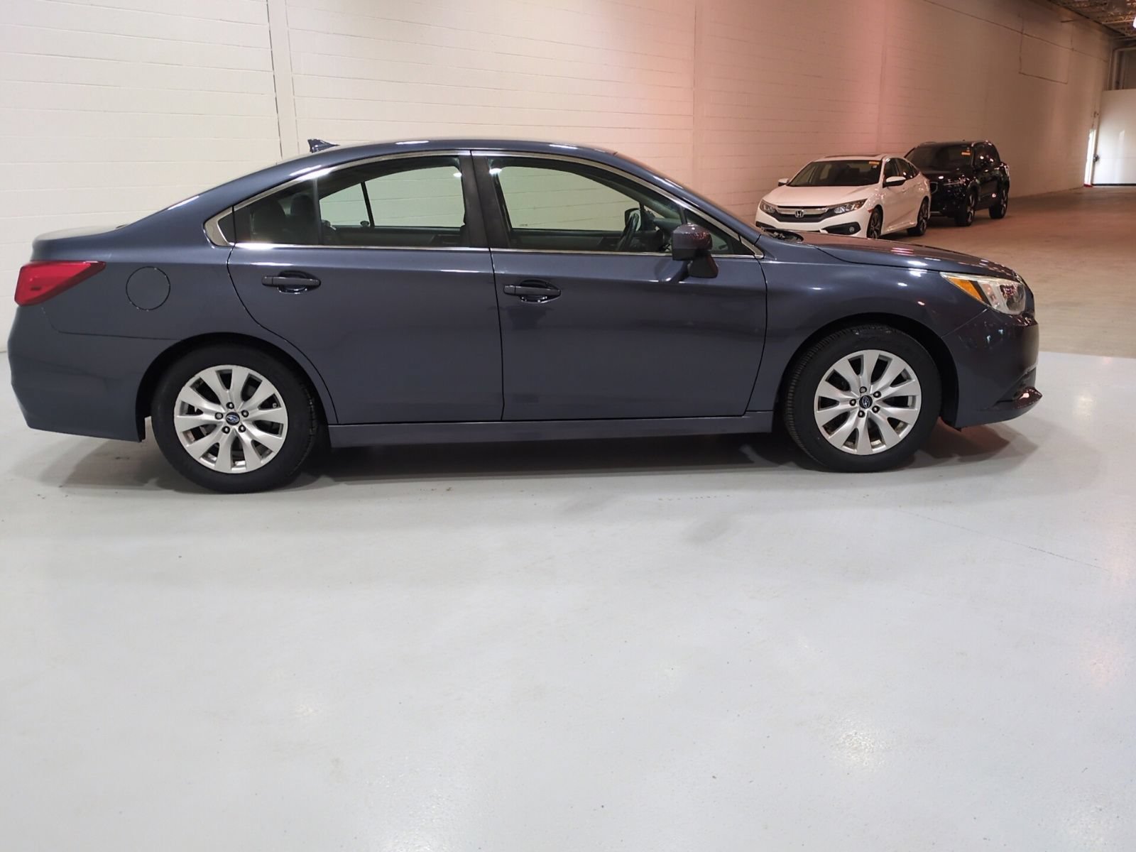 Used 2017 Subaru Legacy 2.5i Premium AWD/4WD image 2
