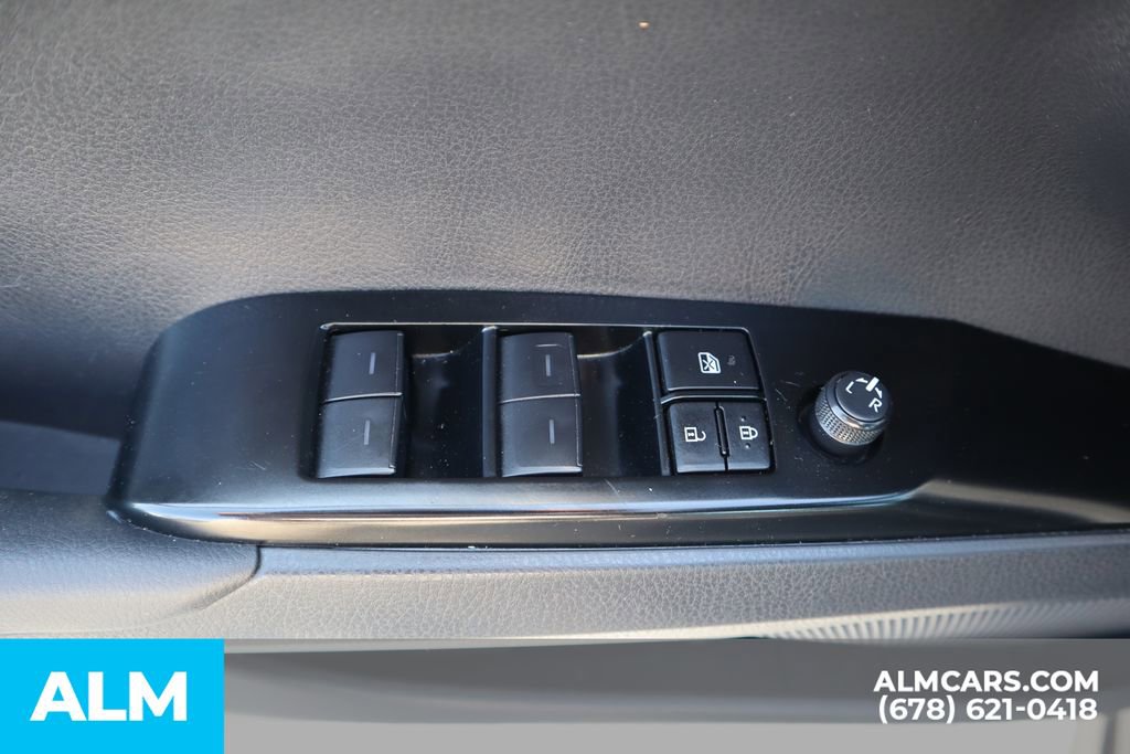Used 2025 Toyota Camry SE image 16