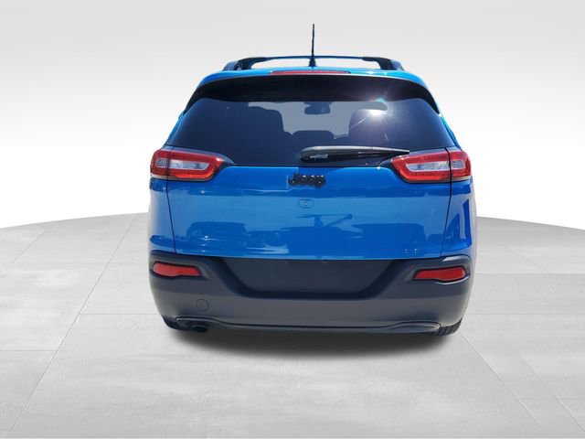 Used 2018 Jeep Cherokee Latitude w/ Altitude Package FWD image 5