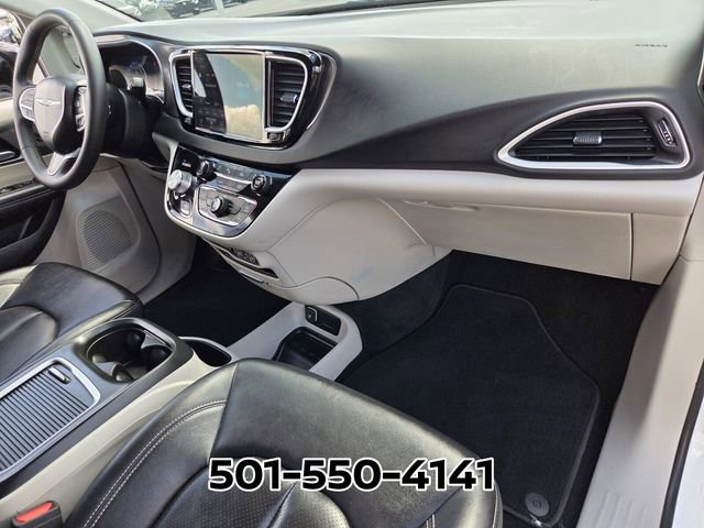 Used 2024 Chrysler Pacifica Touring-L image 16