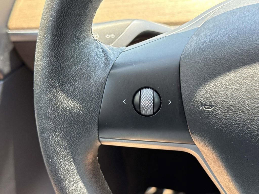 Used 2022 Tesla Model Y Performance AWD/4WD image 35