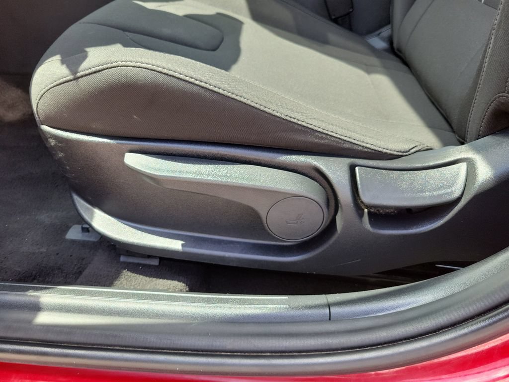 Used 2025 Hyundai Elantra SEL FWD image 17