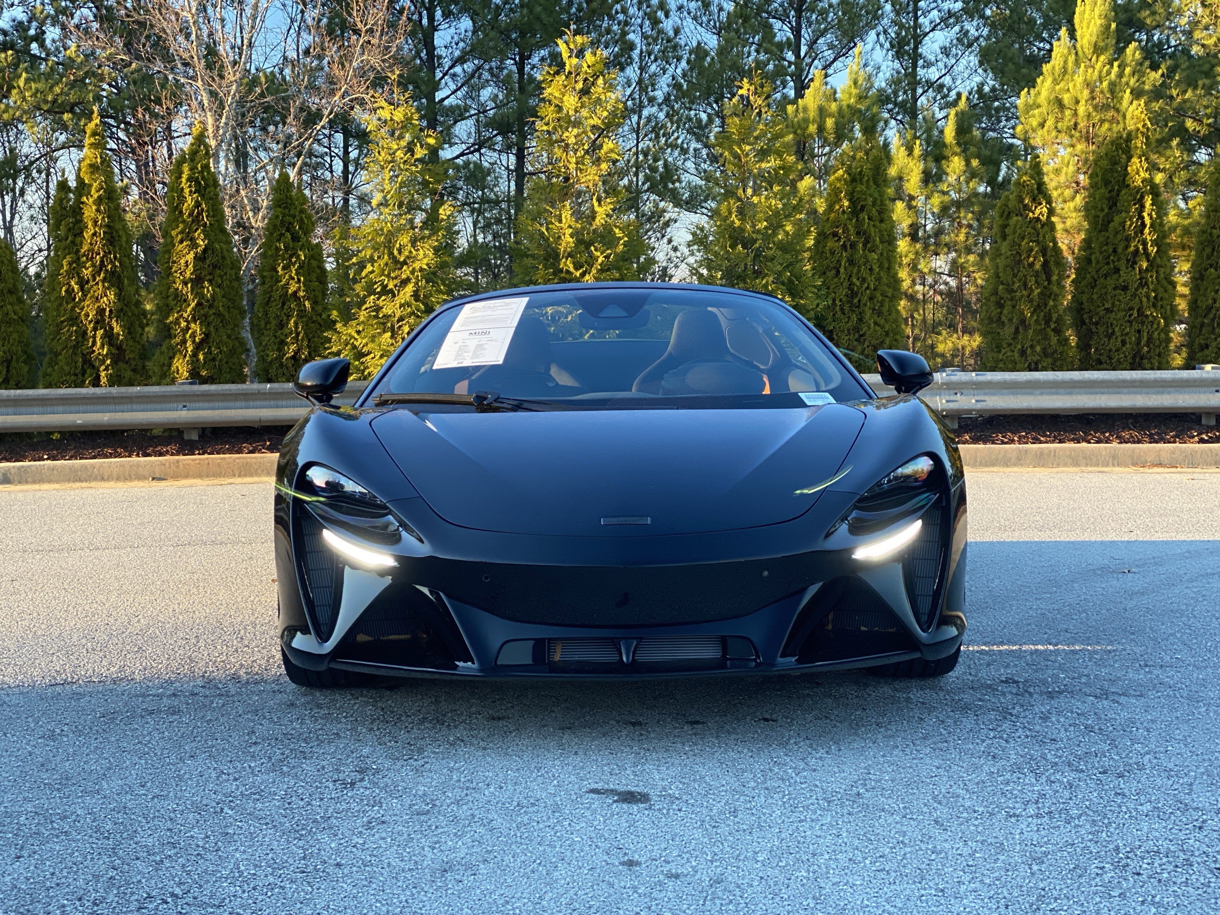 Used 2025 McLaren Artura Spider image 12