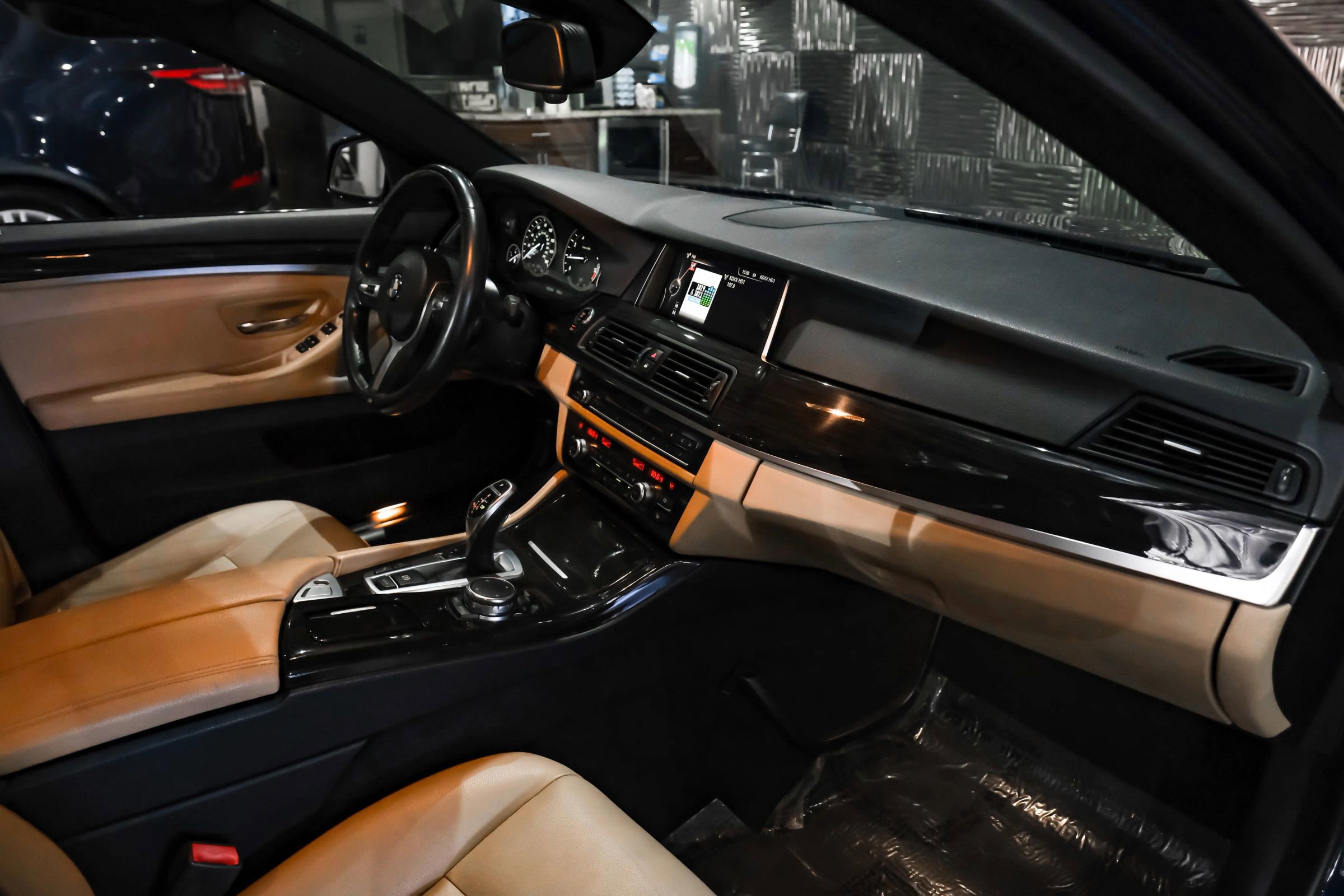 Used 2016 BMW 528i Sedan image 14