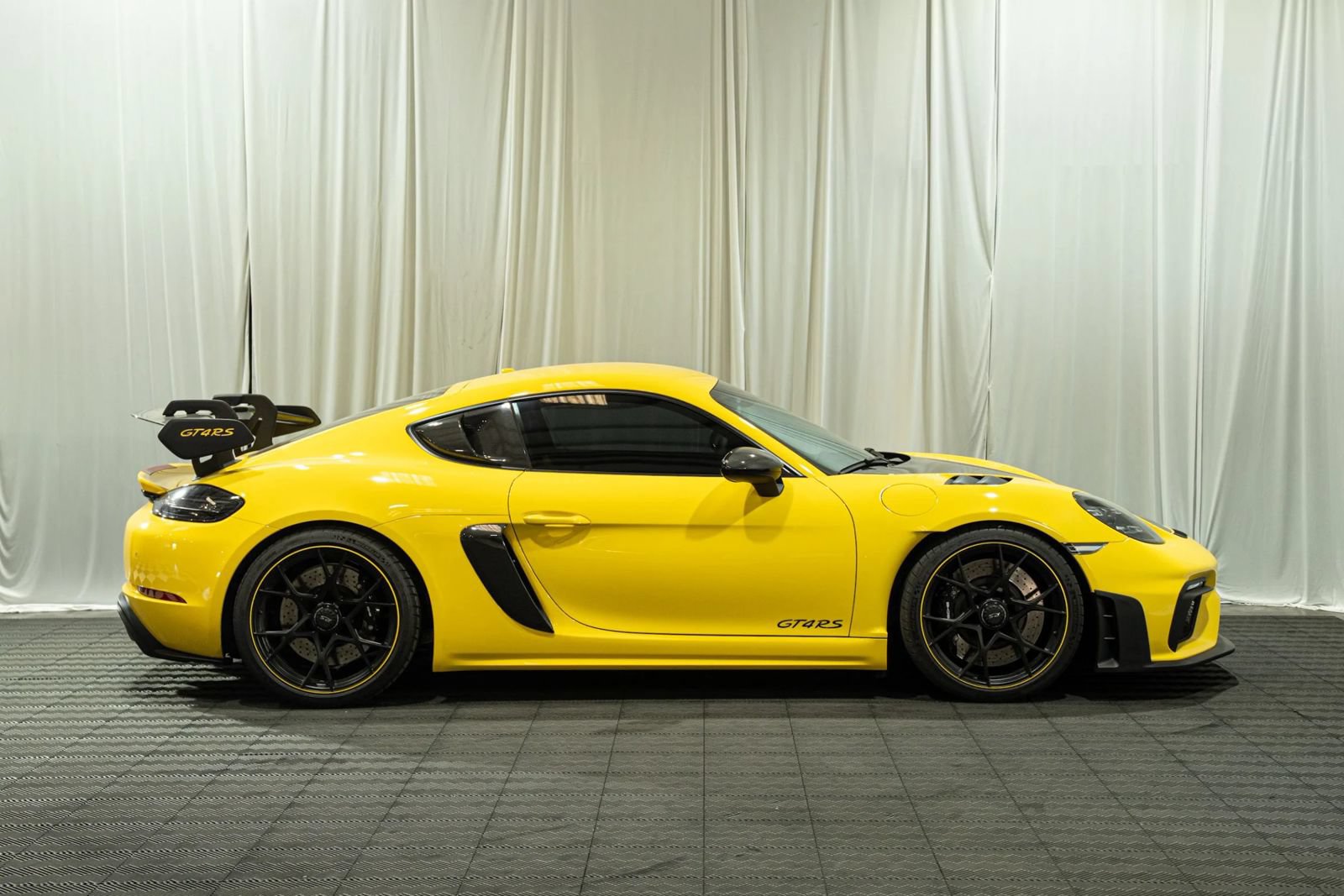 Used 2023 Porsche 718 Cayman GT4 RS w/ Weissach Package RWD image 4