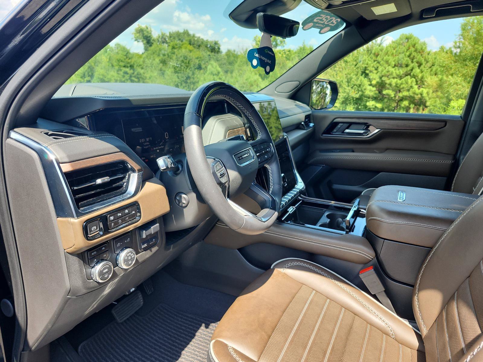 Certified 2025 GMC Yukon Denali Ultimate AWD/4WD image 19