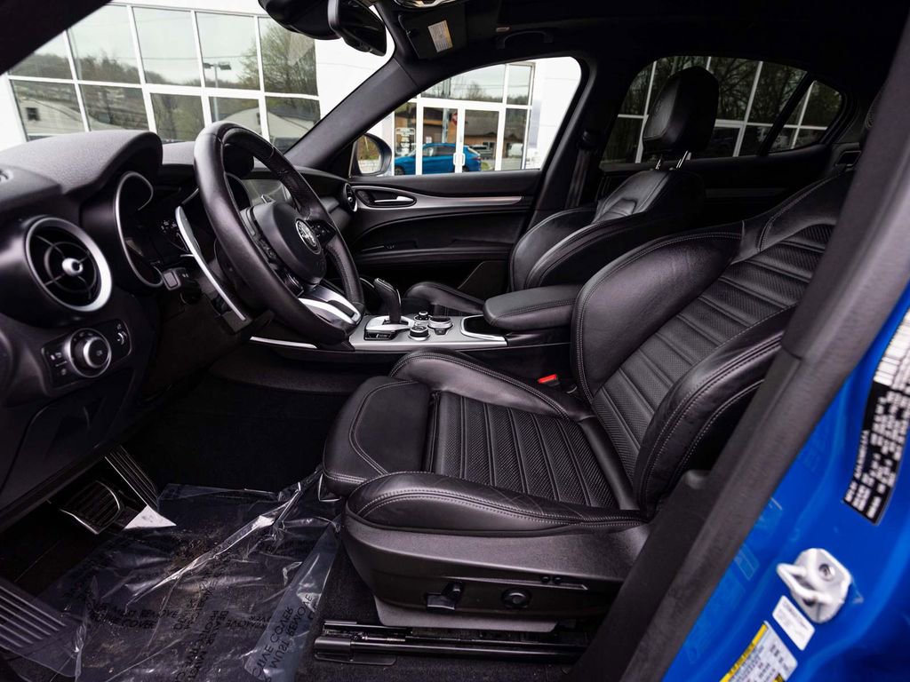 Used 2022 Alfa Romeo Stelvio Veloce AWD/4WD image 25