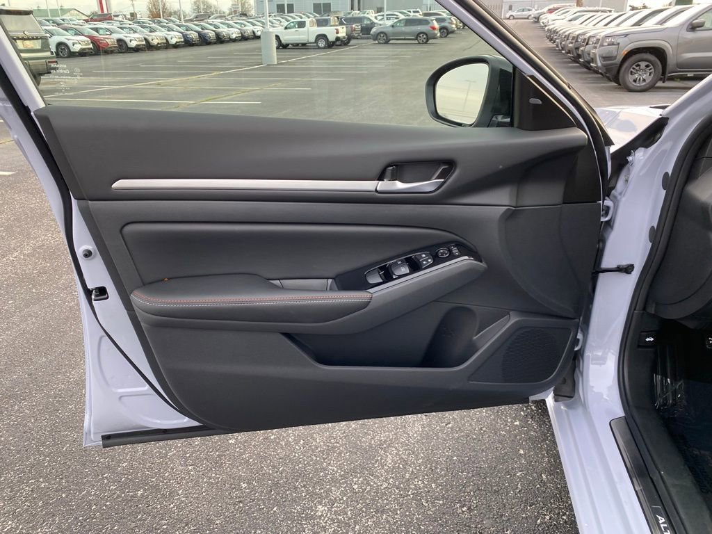New 2025 Nissan Altima 2.5 SR w/ SR Premium Package image 12