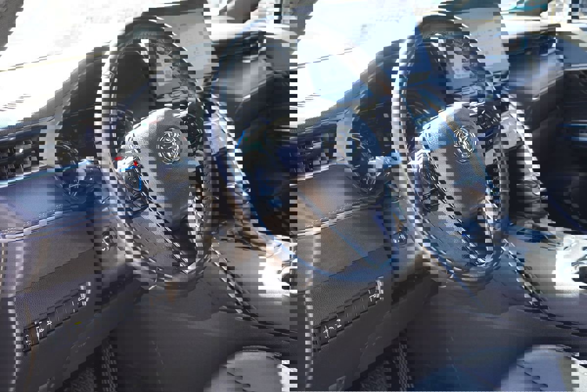 Used 2023 Toyota Venza XLE AWD/4WD image 25