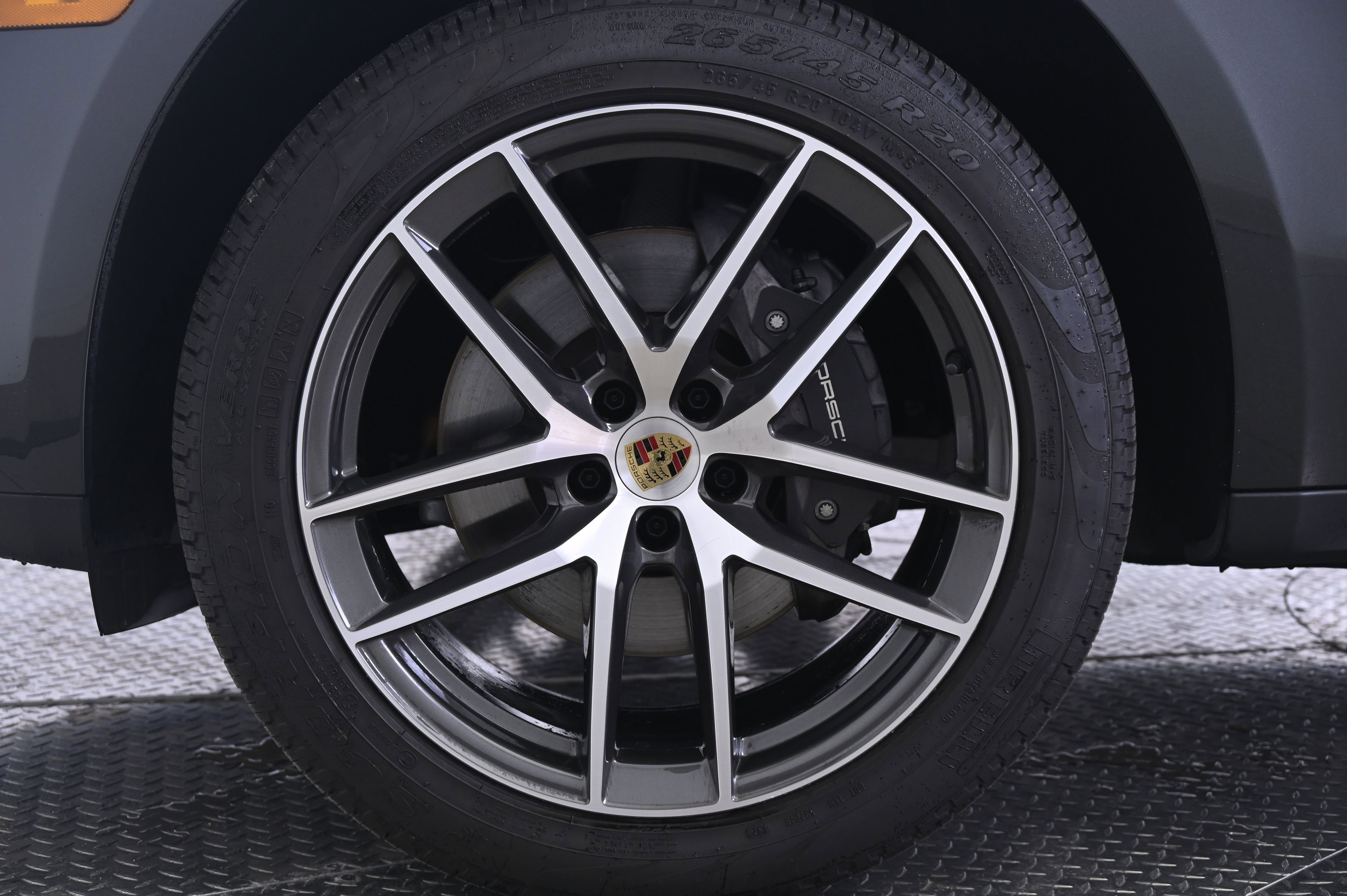 Certified 2025 Porsche Macan AWD/4WD image 11