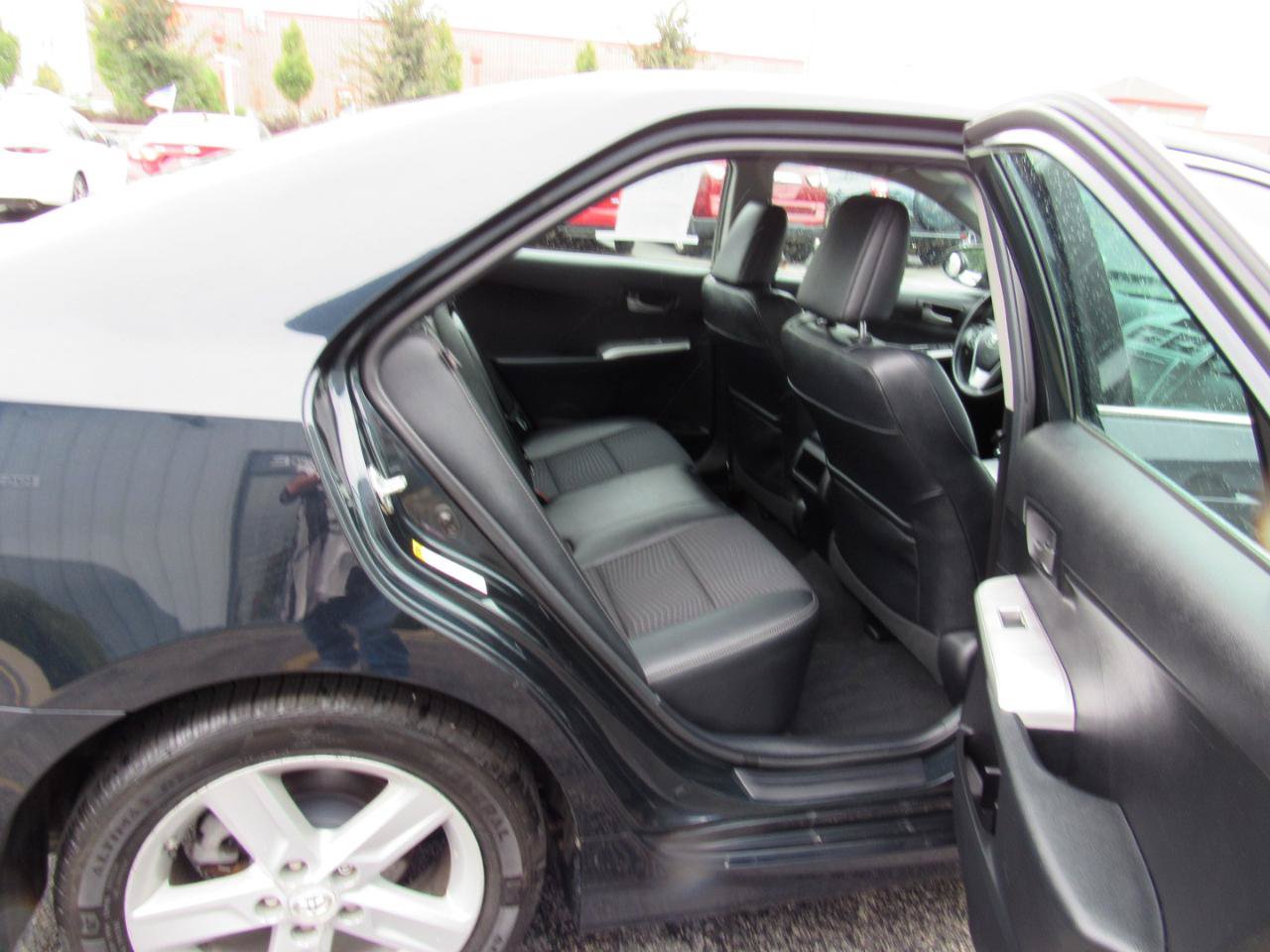Used 2012 Toyota Camry SE FWD image 28