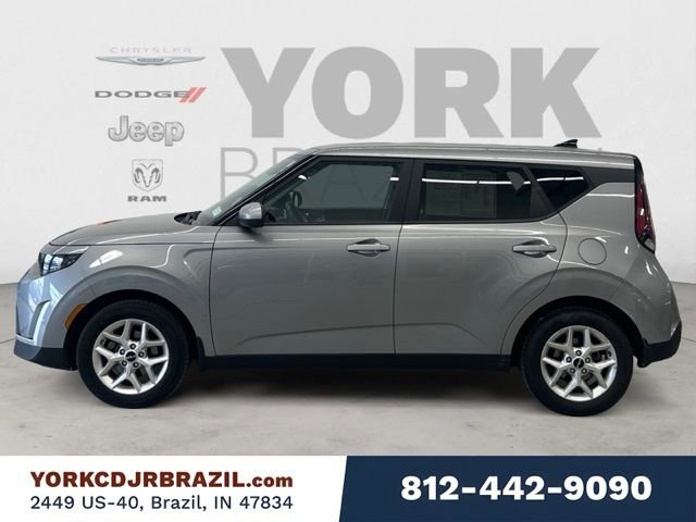 Used 2023 Kia Soul LX w/ LX Technology Package image 2