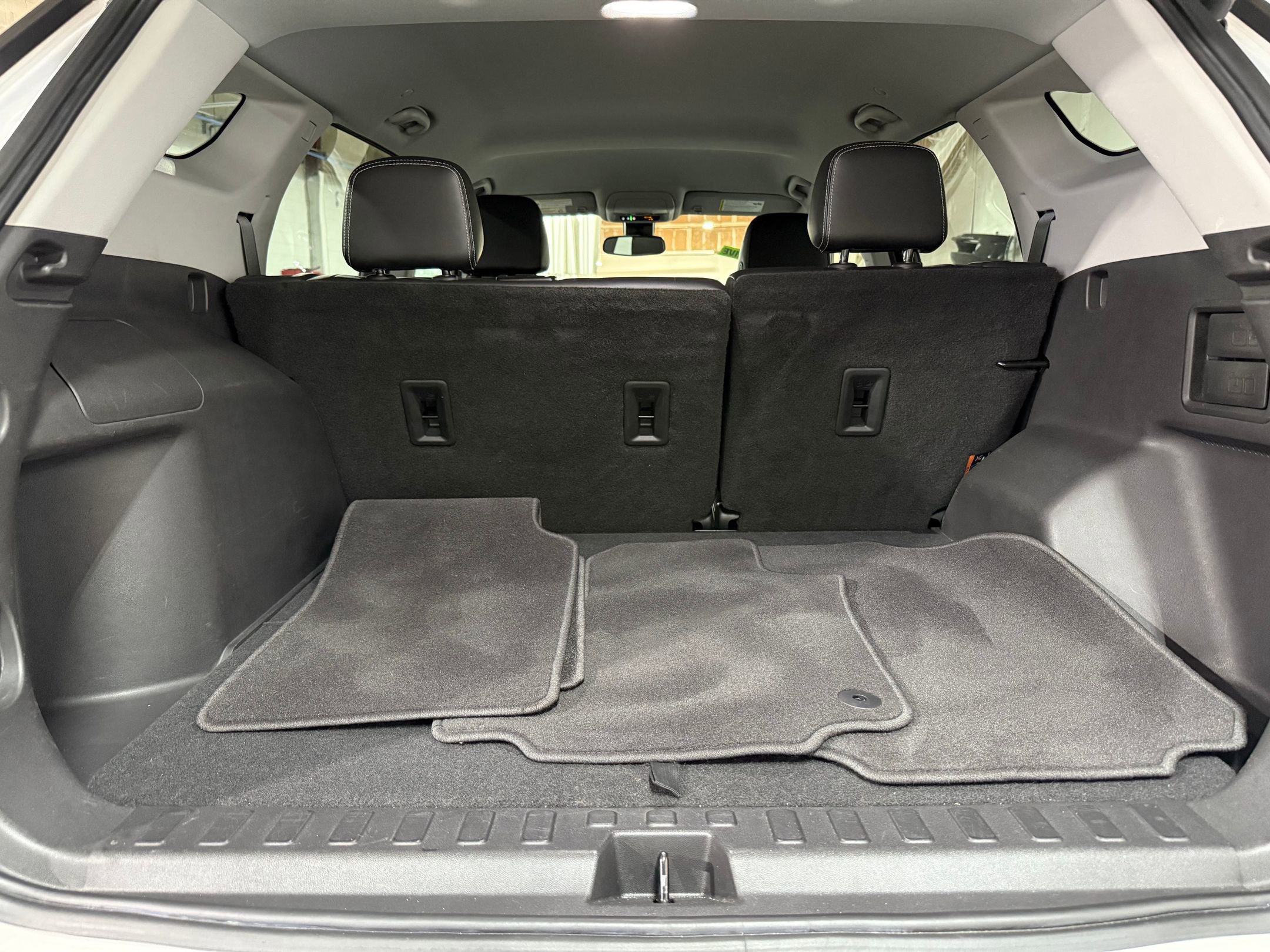 Used 2022 GMC Terrain SLT image 34