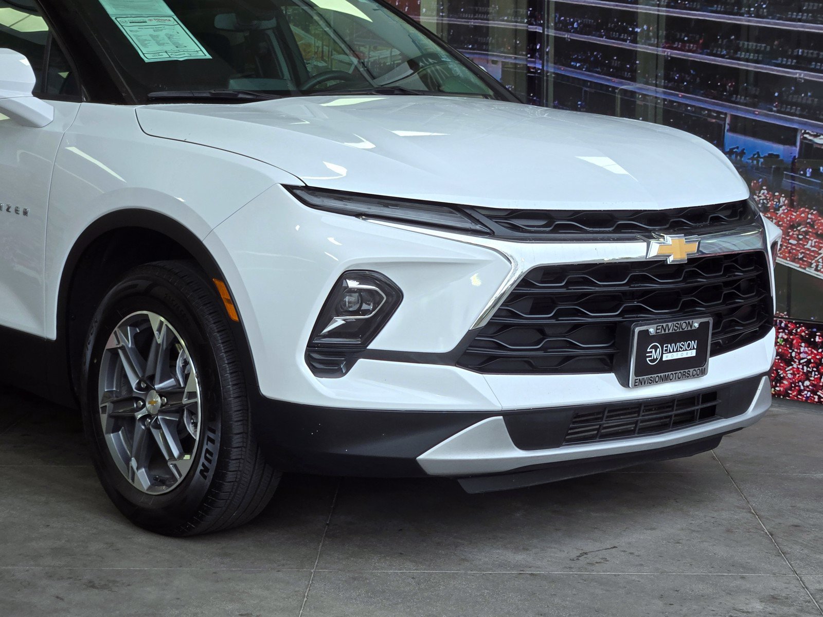 Used 2025 Chevrolet Blazer LT FWD image 2