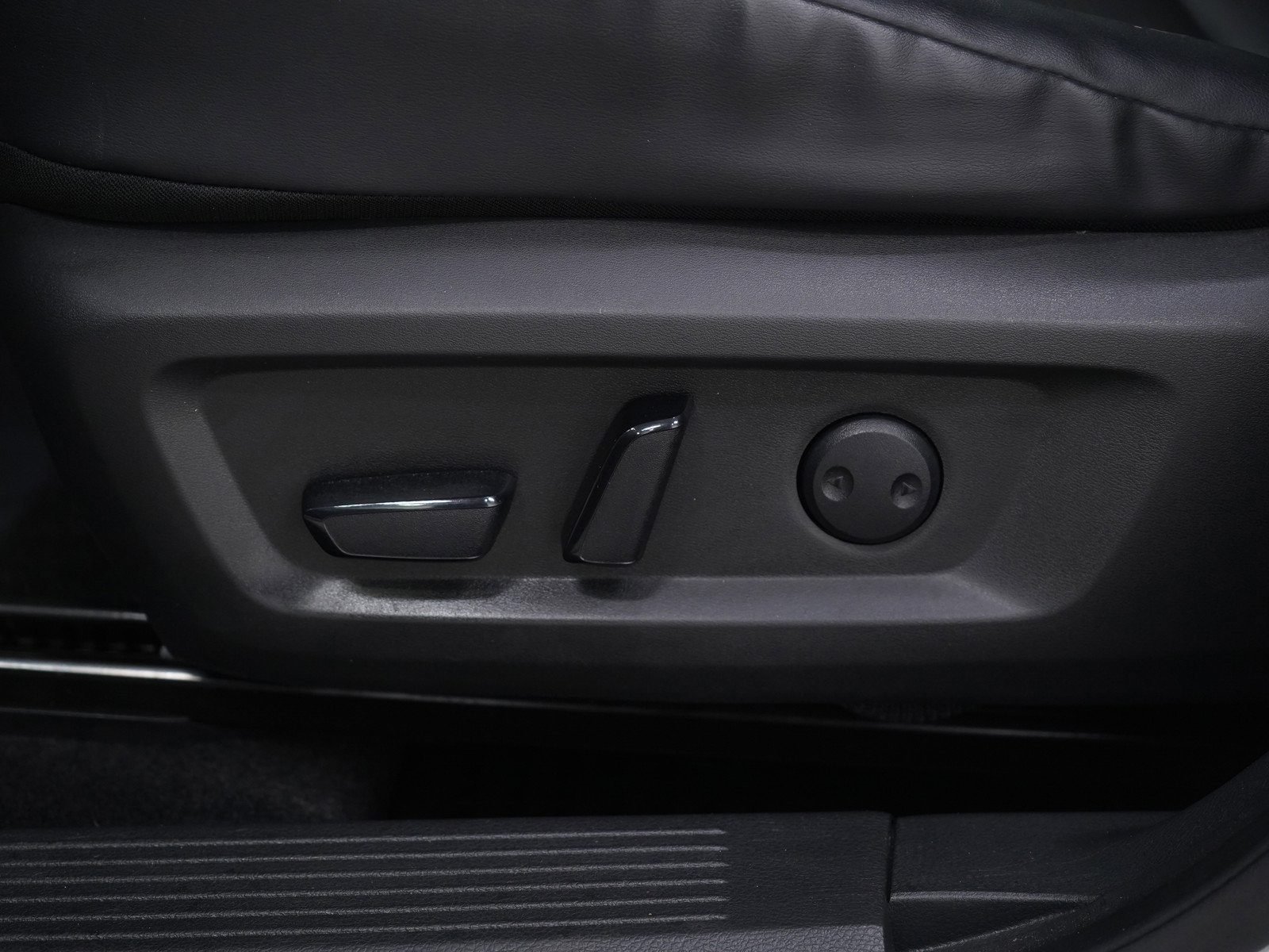 Used 2023 Nissan Rogue SV w/ SV Premium Package image 29