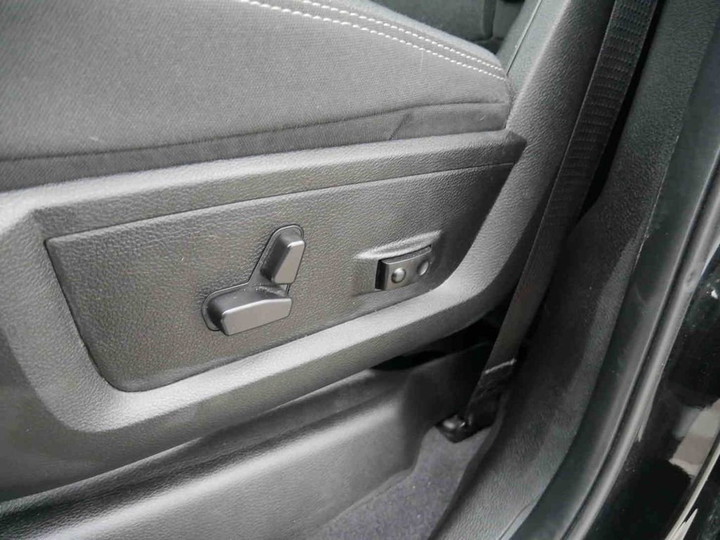 Used 2025 RAM 3500 Big Horn image 36