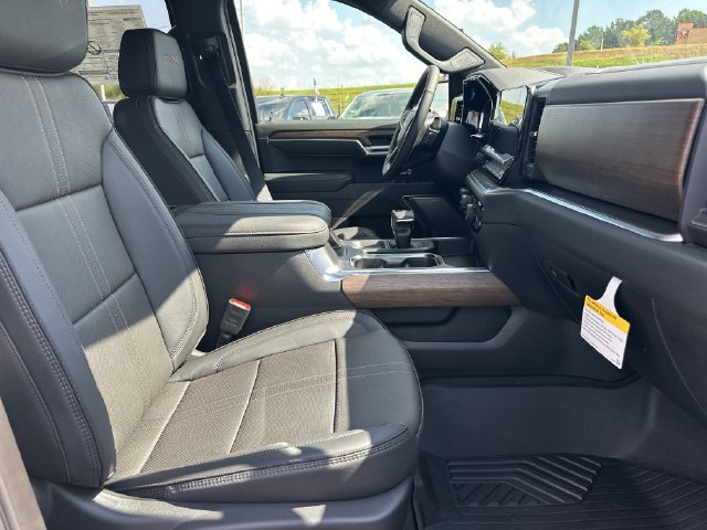 New 2026 Chevrolet Silverado 1500 High Country w/ Technology Package AWD/4WD image 13