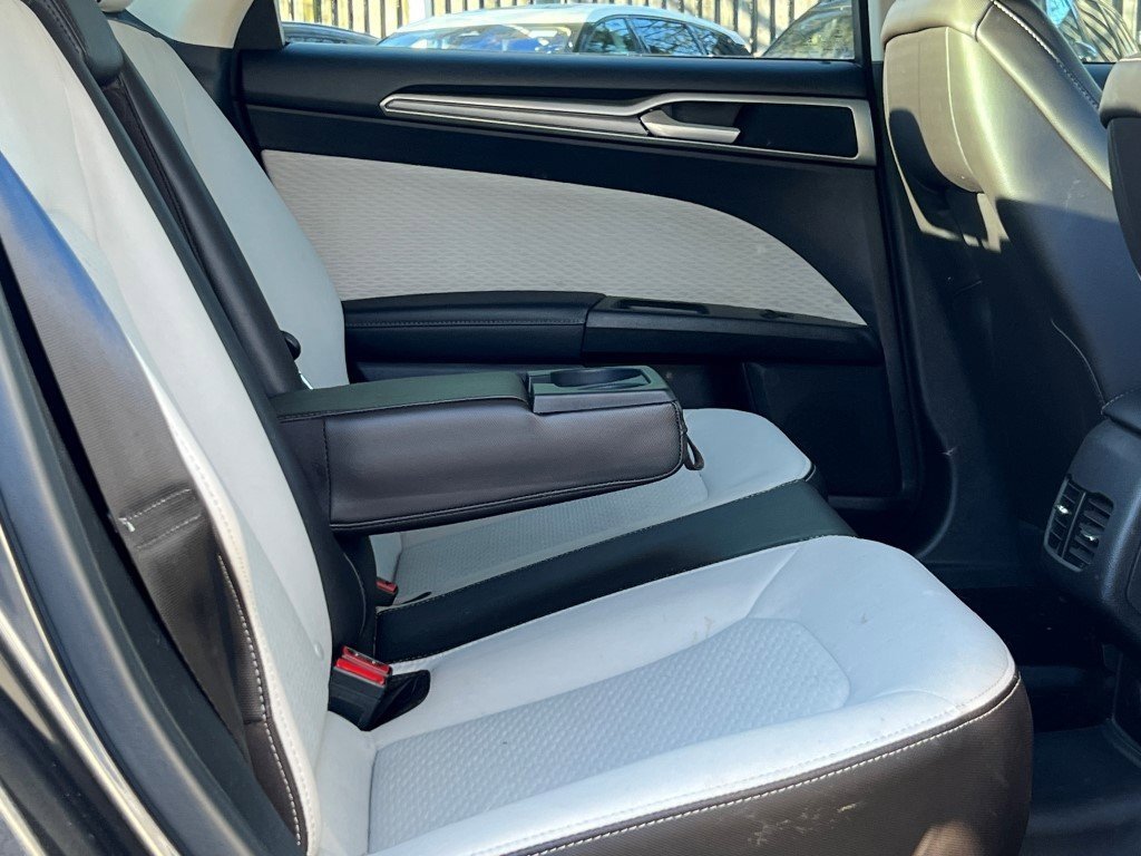 Used 2020 Ford Fusion SE w/ Equipment Group 151A image 10