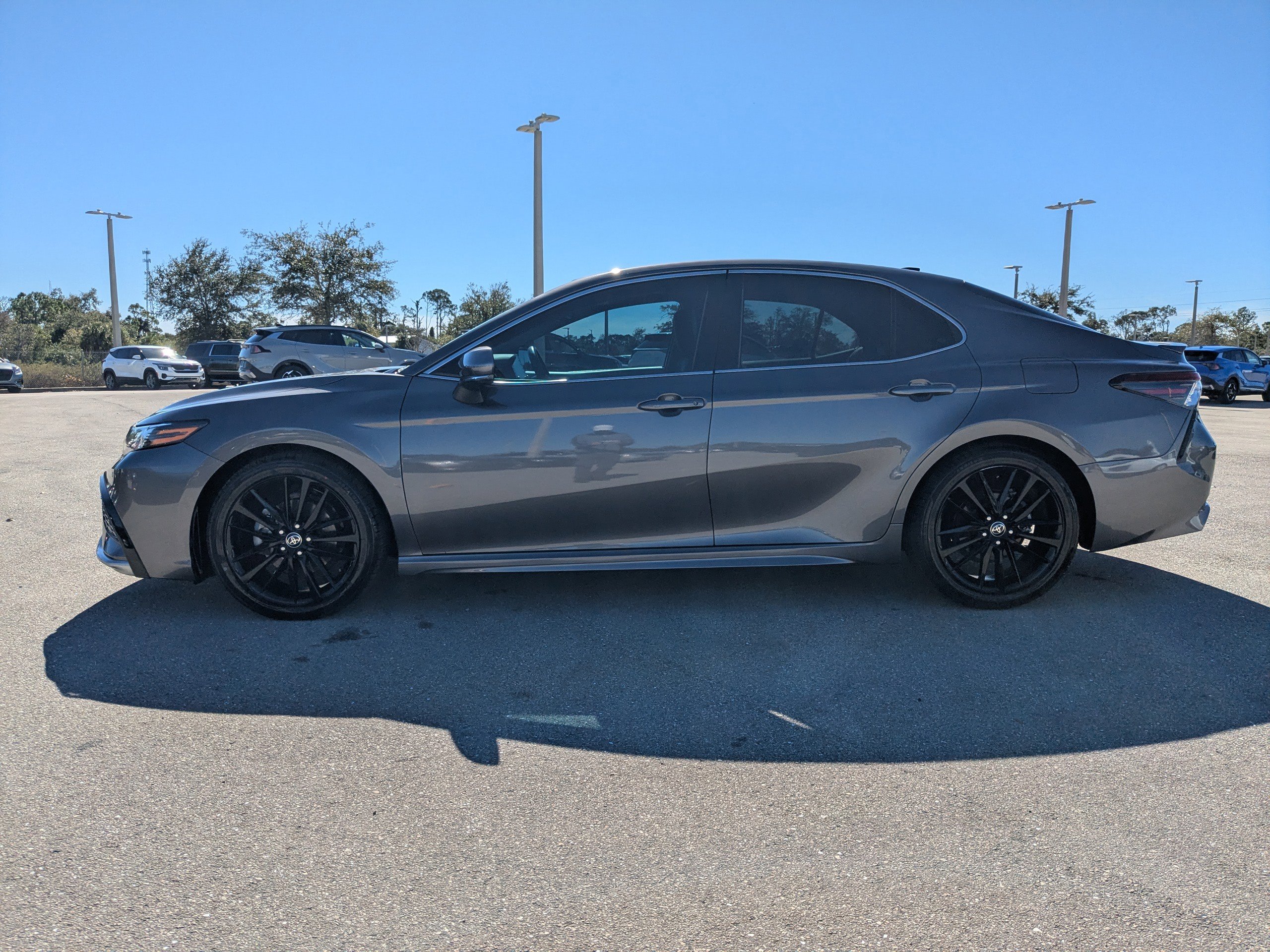 Used 2023 Toyota Camry XSE image 7