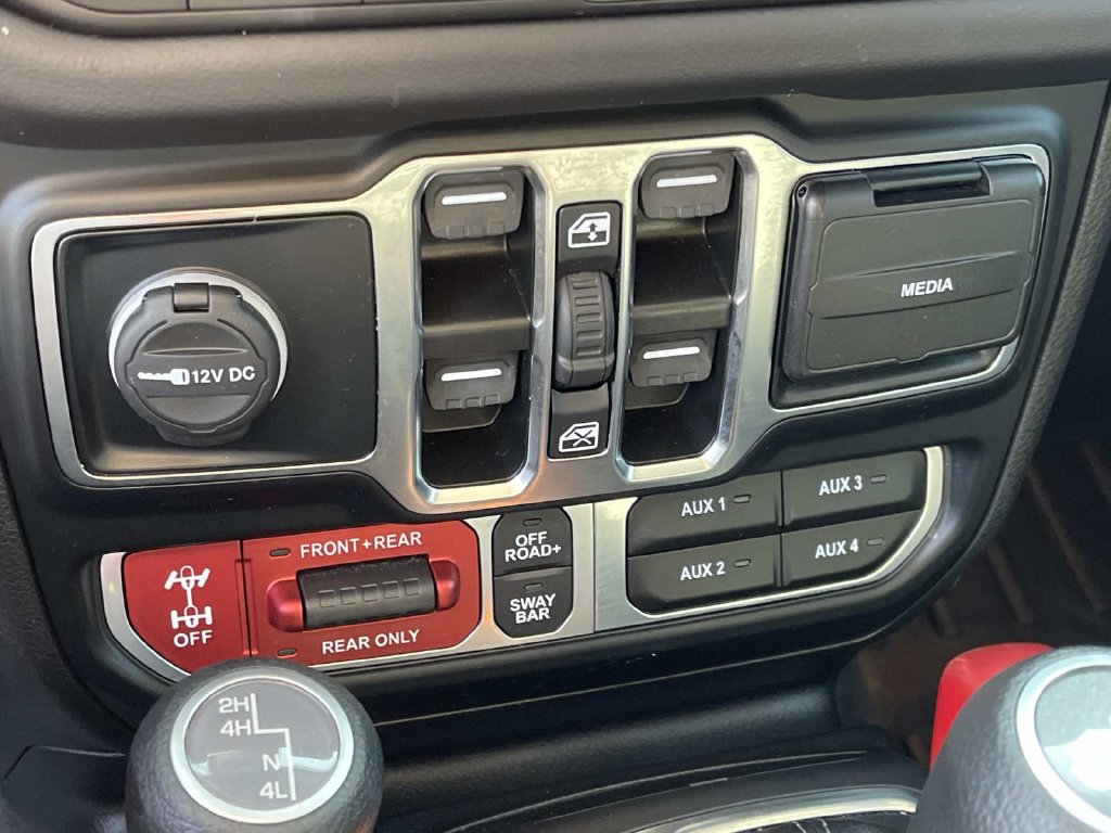 Used 2024 Jeep Wrangler Unlimited Rubicon AWD/4WD image 30