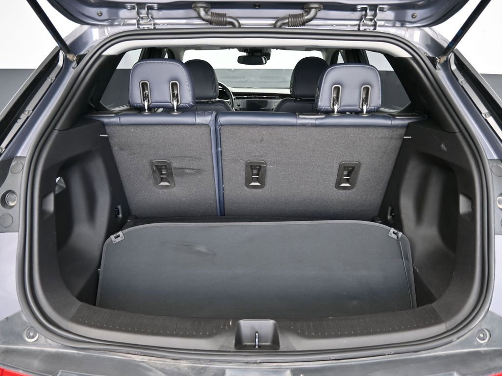 Used 2022 Chevrolet Bolt EUV LT w/ Convenience Package image 35