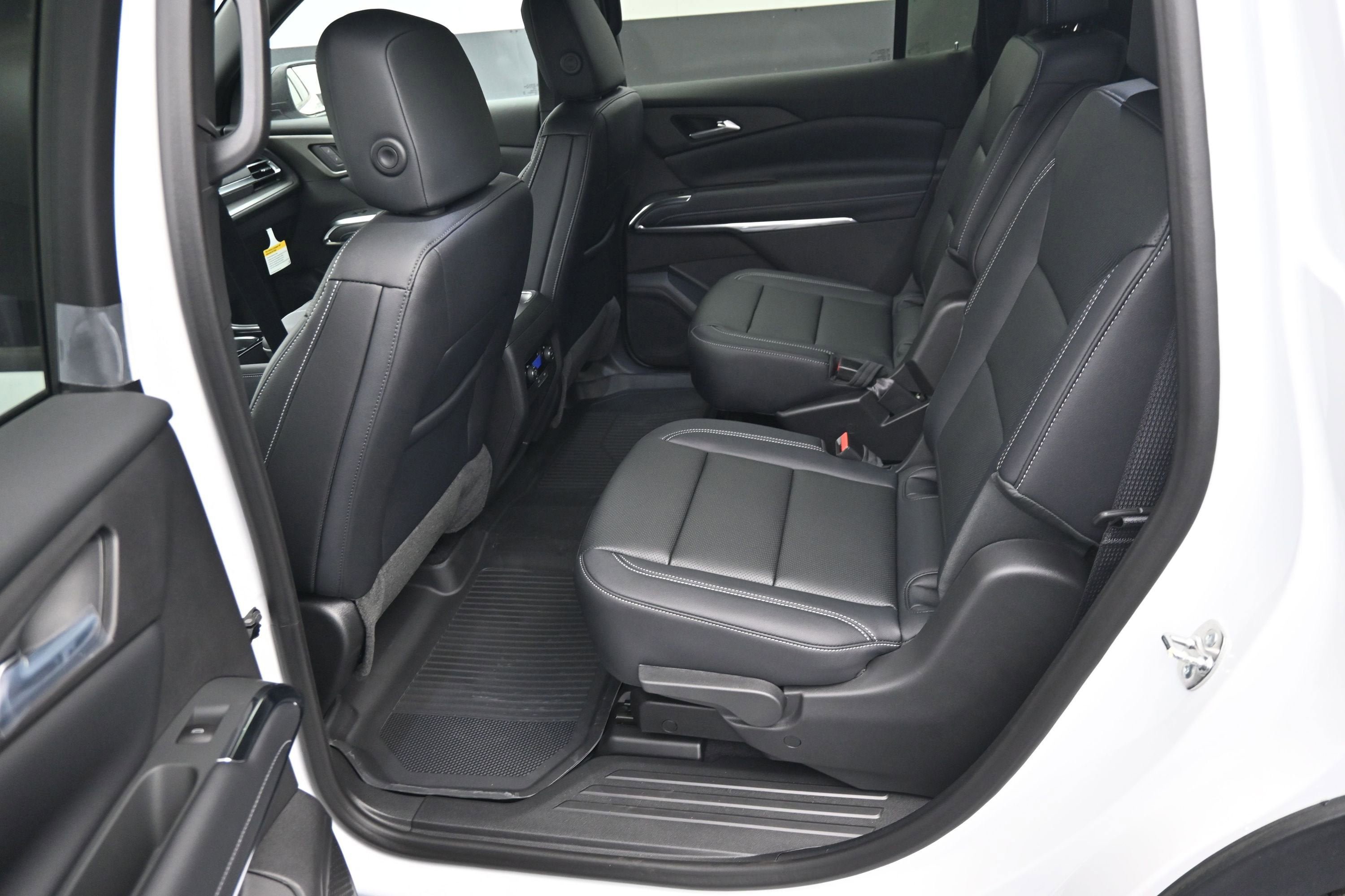 New 2026 Chevrolet Traverse LT w/ Sun and Wheel Package FWD image 24