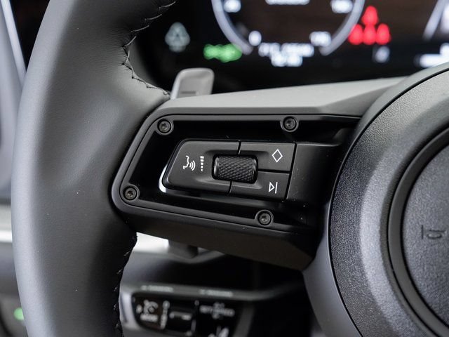 Certified 2025 Porsche Cayenne AWD/4WD image 14