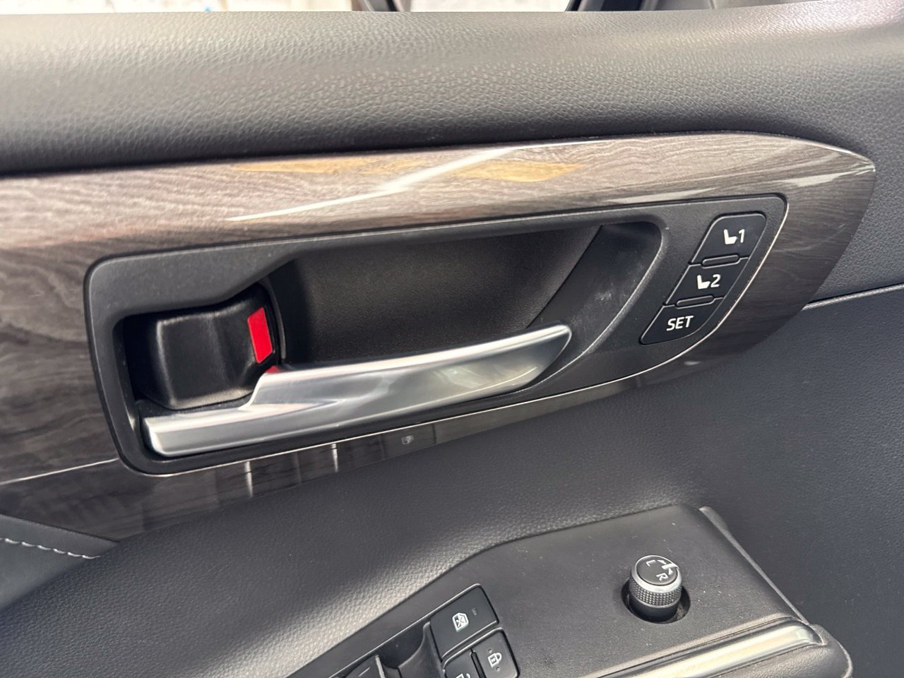 Used 2021 Toyota Highlander Platinum AWD/4WD image 40