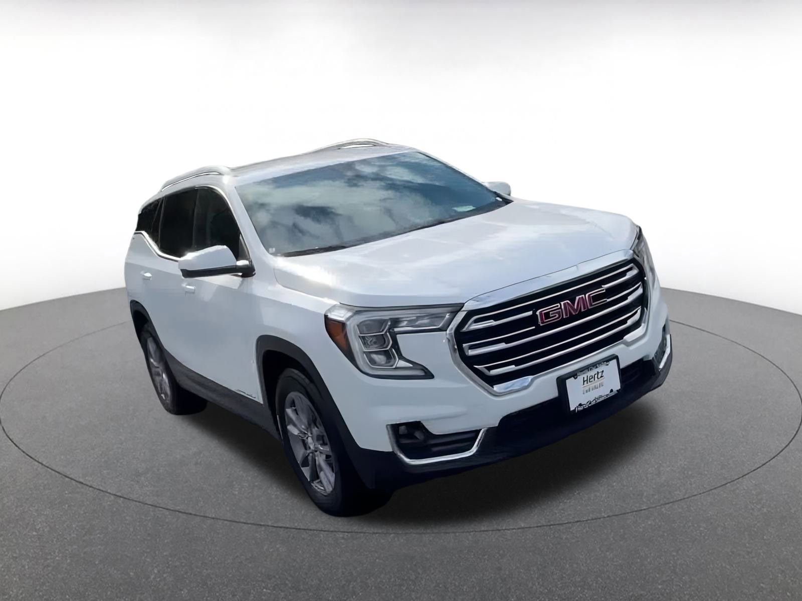 Used 2024 GMC Terrain SLT image 3