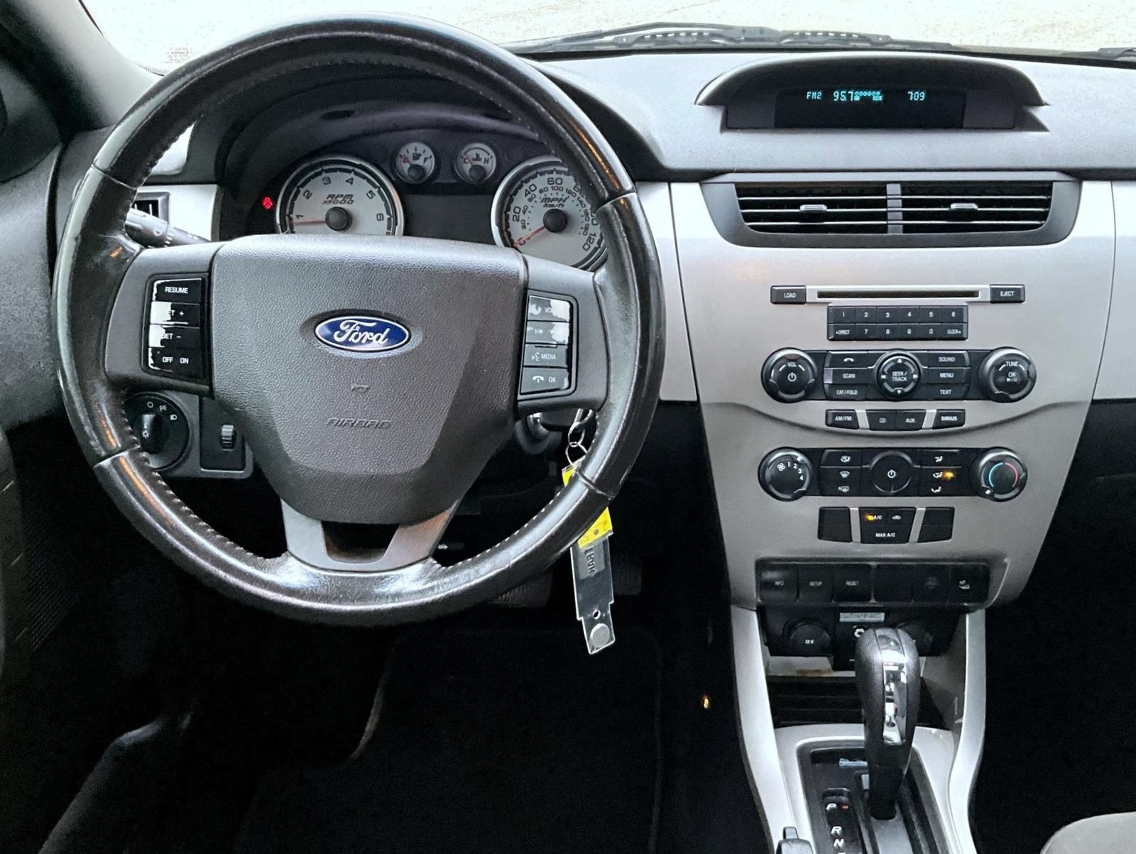 Used 2009 Ford Focus SES FWD image 13