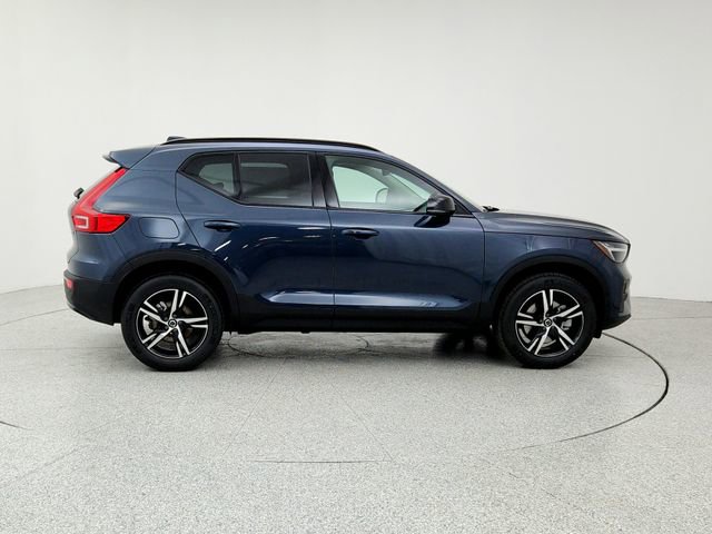 New 2026 Volvo XC40 B5 Core w/ Climate Package image 4