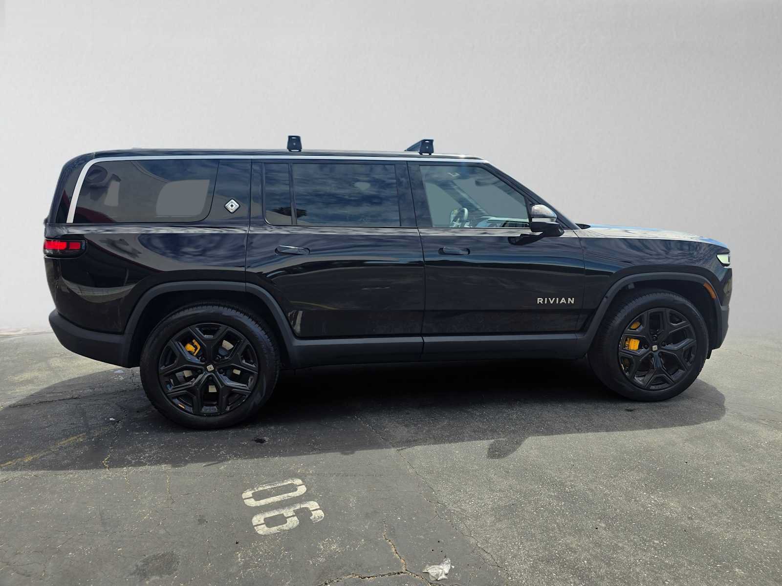 Used 2024 Rivian R1S Adventure AWD/4WD image 2