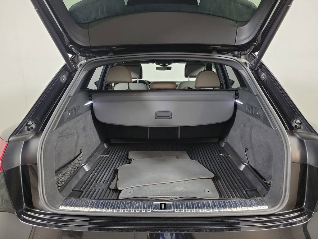 Used 2024 Audi Q8 e-tron Prestige w/ Prestige Package image 8