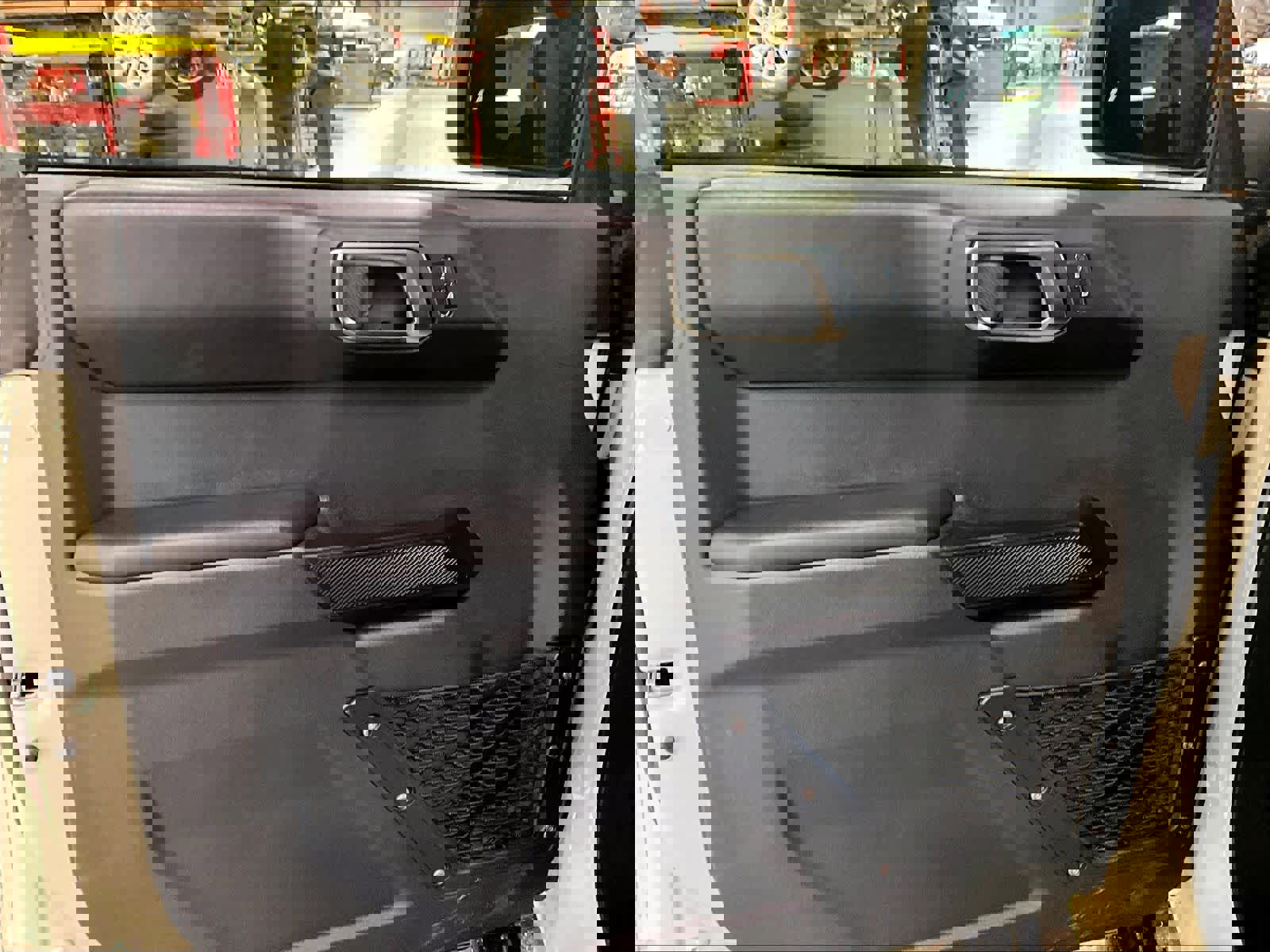 Used 2025 Ford Bronco Outer Banks image 9