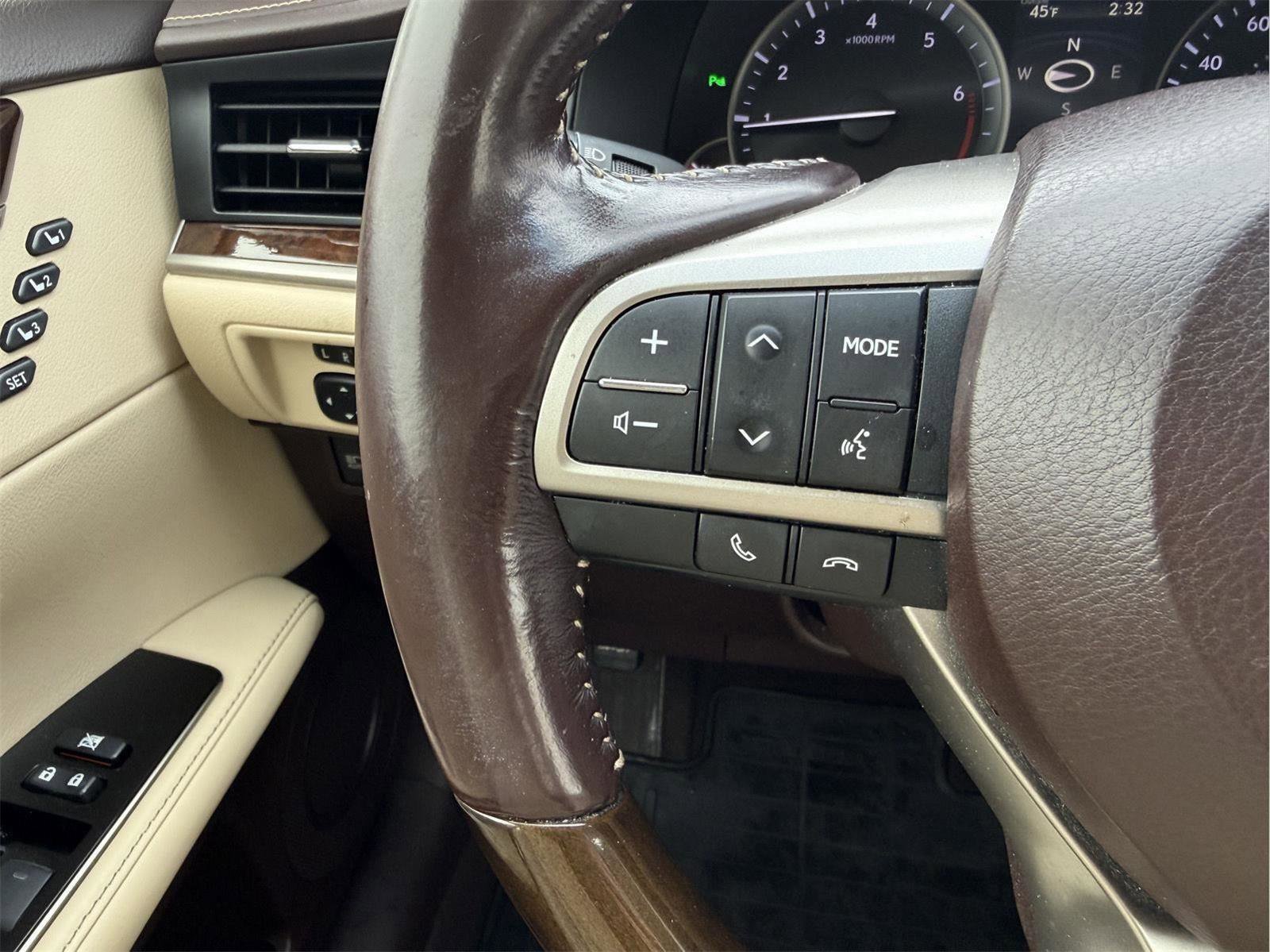 Used 2016 Lexus ES 350 w/ Luxury Package w/Wood Trim image 16