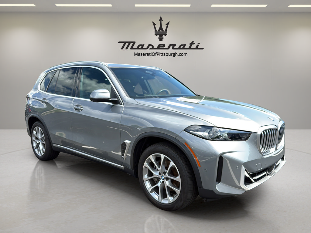 Used 2024 BMW X5 xDrive40i w/ Parking Assistance Package AWD/4WD image 3