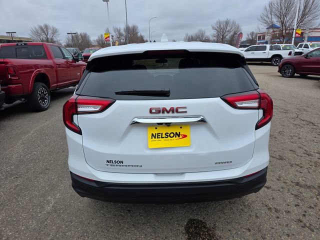 Used 2024 GMC Terrain SLE w/ LPO, Floor Liner Package image 10